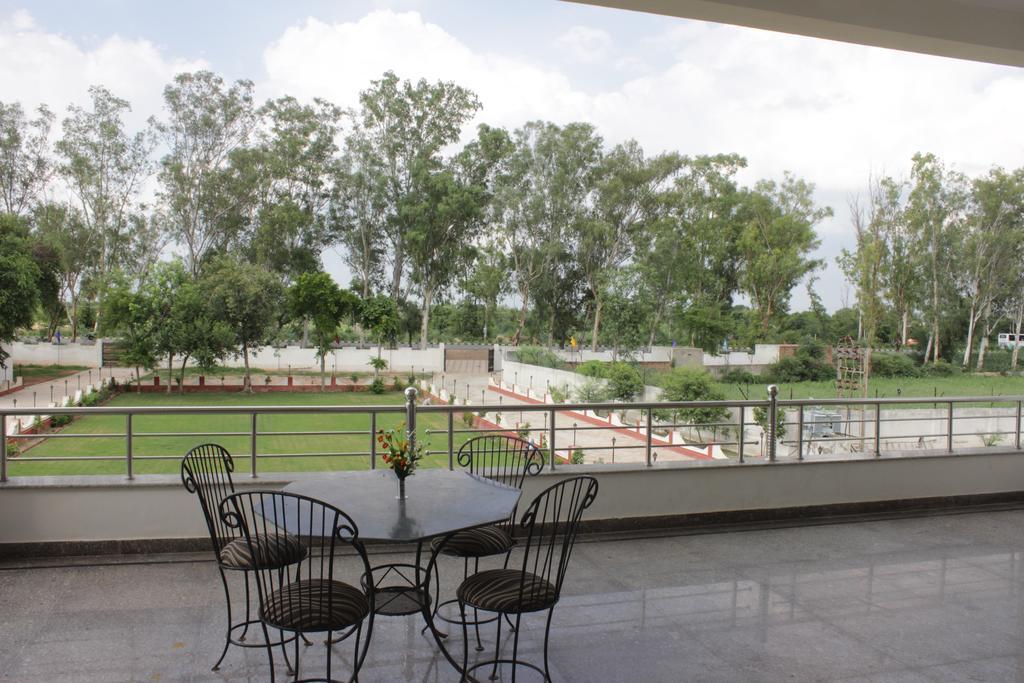 Geetanjali Hotel & Motel 珀勒德布尔 外观 照片