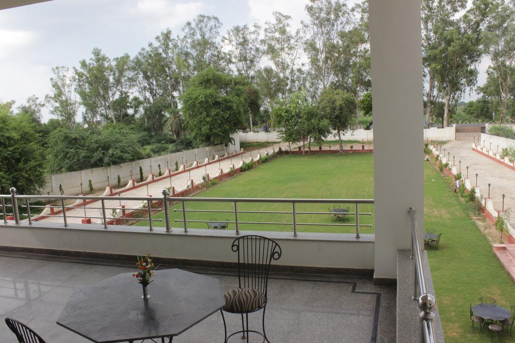 Geetanjali Hotel & Motel 珀勒德布尔 外观 照片