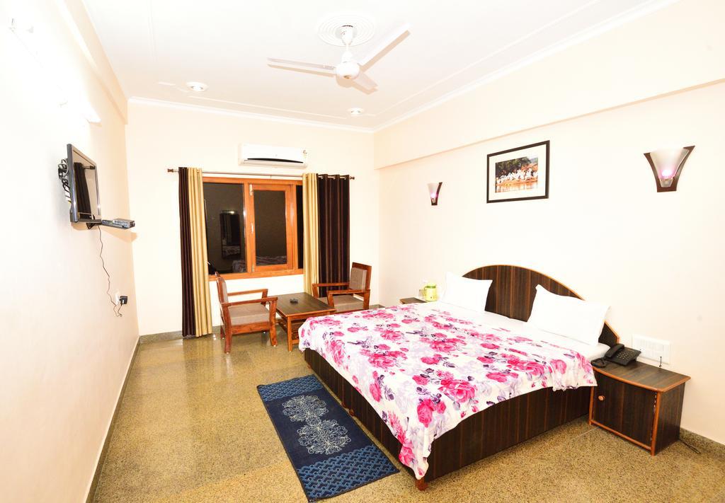 Geetanjali Hotel & Motel 珀勒德布尔 外观 照片