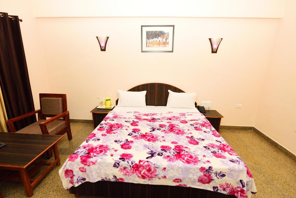 Geetanjali Hotel & Motel 珀勒德布尔 外观 照片